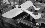 Pozemní varianta Blériotu XXI jako statický exponát na výstavě