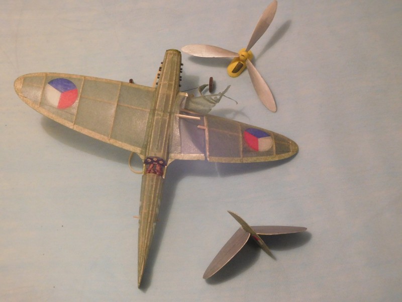 Poničený Cadet .JPG