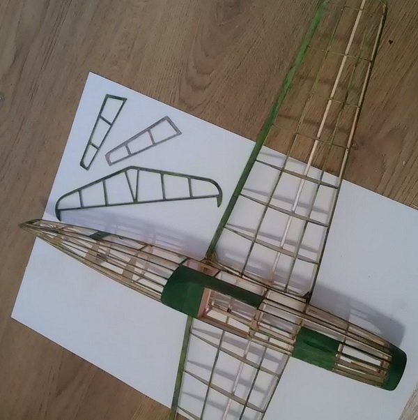 Kawasaki natřená kostra.jpg