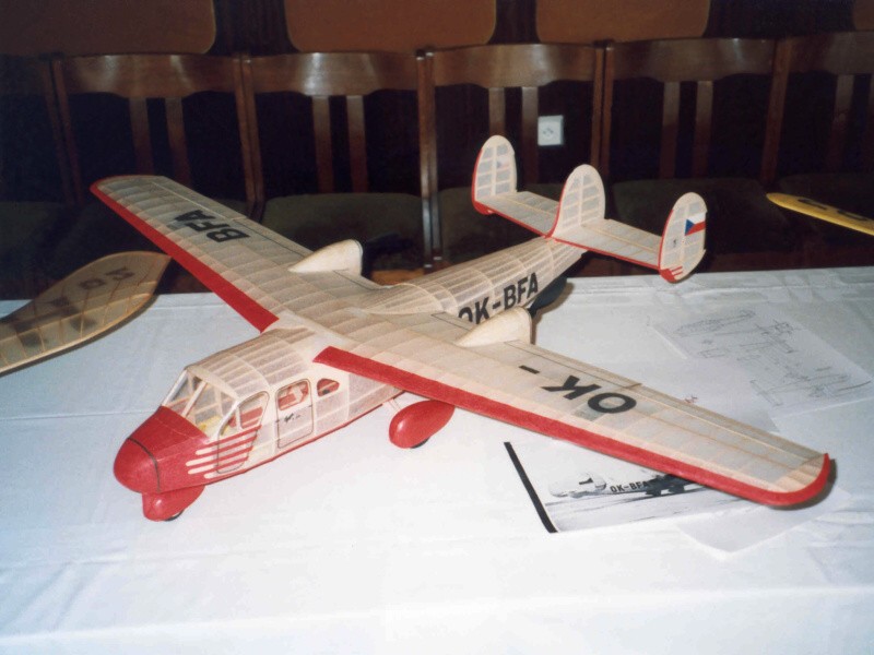 Praga E-211 (stavba: Juraj Tinka, foto: Felda)